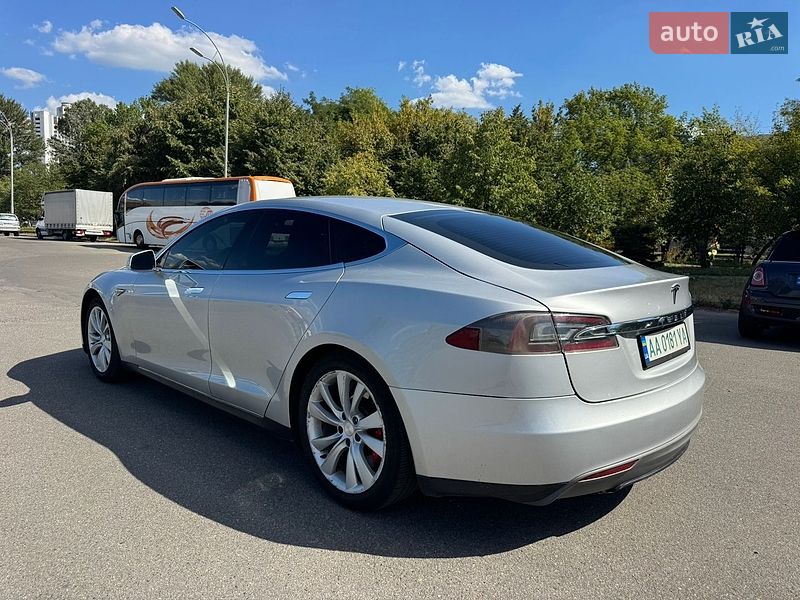 Лифтбек Tesla Model S 2013 в Киеве