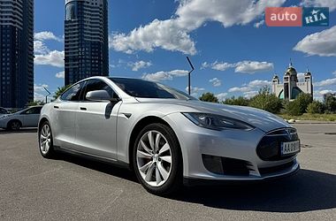 Лифтбек Tesla Model S 2013 в Киеве