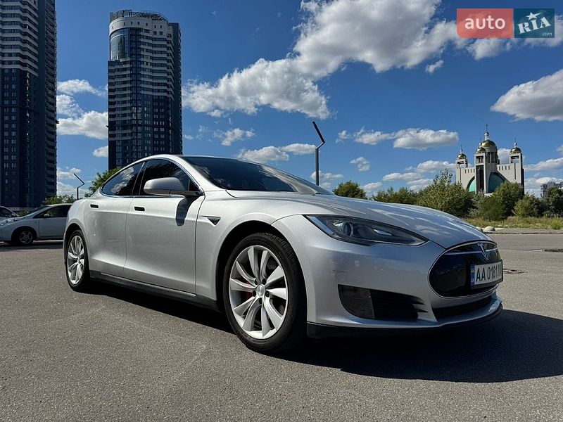 Лифтбек Tesla Model S 2013 в Киеве