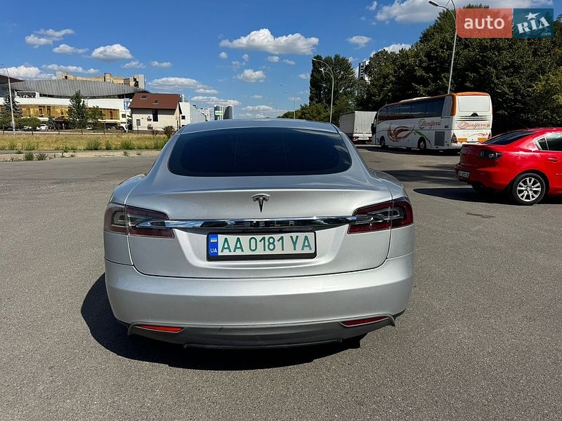 Лифтбек Tesla Model S 2013 в Киеве