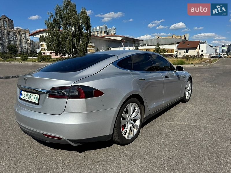 Лифтбек Tesla Model S 2013 в Киеве