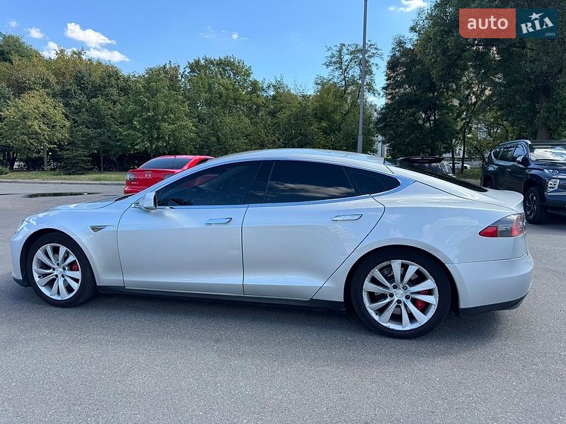 Лифтбек Tesla Model S 2013 в Киеве