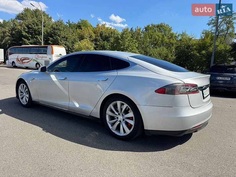 Лифтбек Tesla Model S 2013 в Киеве