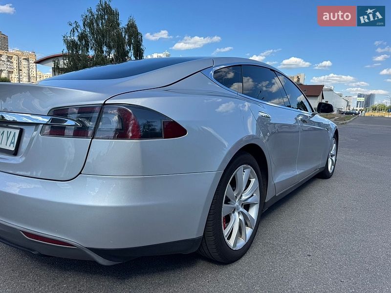Лифтбек Tesla Model S 2013 в Киеве
