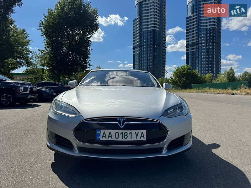 Лифтбек Tesla Model S 2013 в Киеве