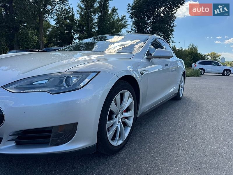 Лифтбек Tesla Model S 2013 в Киеве