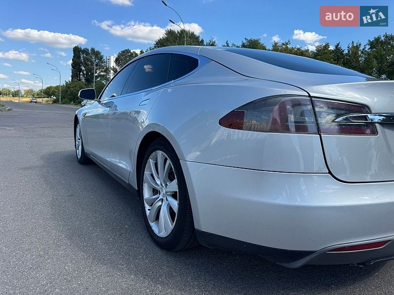 Лифтбек Tesla Model S 2013 в Киеве