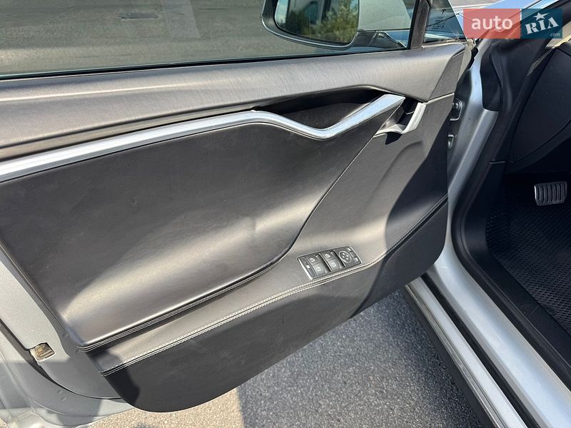 Лифтбек Tesla Model S 2013 в Киеве