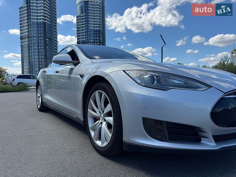 Лифтбек Tesla Model S 2013 в Киеве