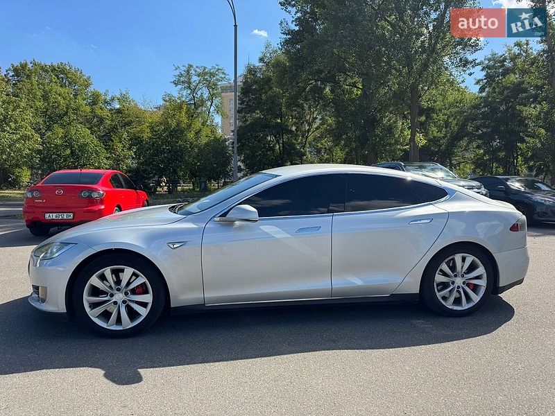 Лифтбек Tesla Model S 2013 в Киеве