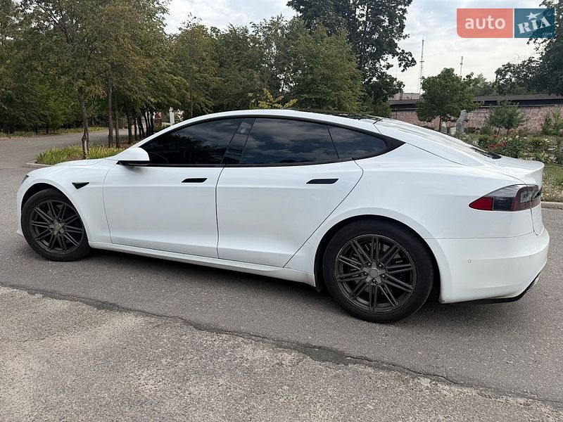 Ліфтбек Tesla Model S 2021 в Запоріжжі