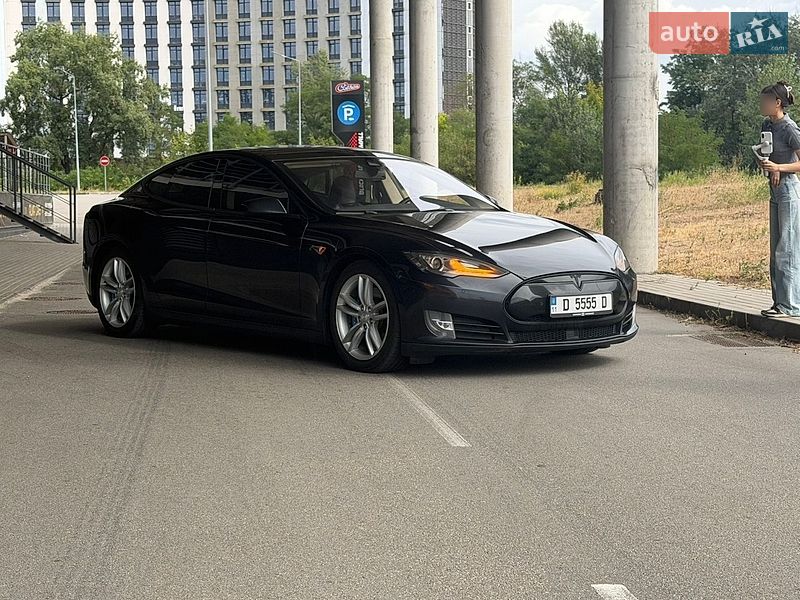 Ліфтбек Tesla Model S 2015 в Києві