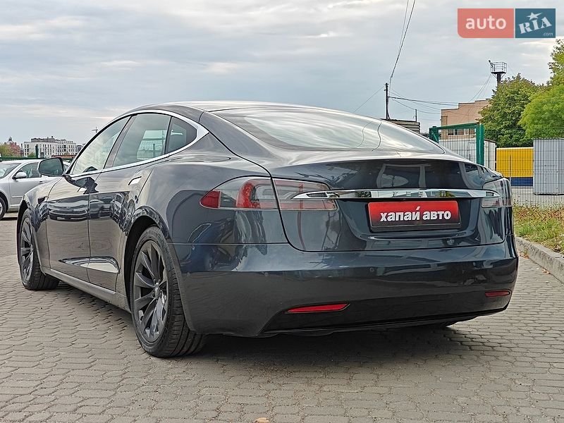 Ліфтбек Tesla Model S 2018 в Львові