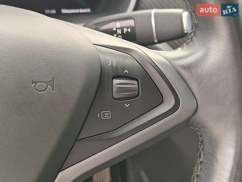 Ліфтбек Tesla Model S 2018 в Львові