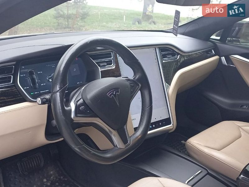 Ліфтбек Tesla Model S 2016 в Івано-Франківську