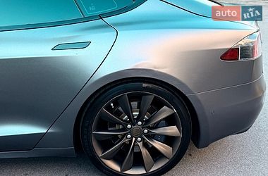 Ліфтбек Tesla Model S 2017 в Києві