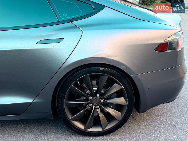 Ліфтбек Tesla Model S 2017 в Києві