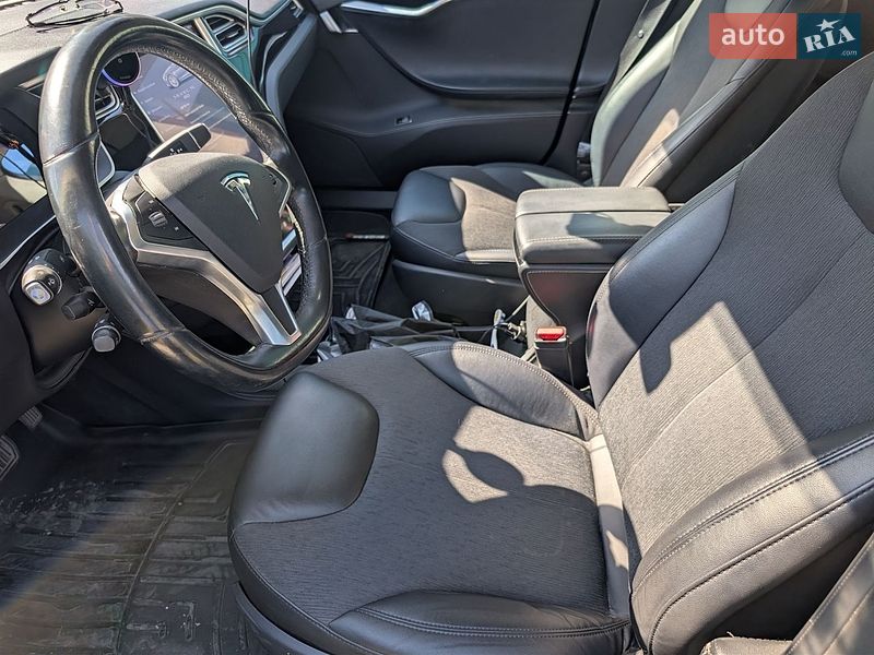 Ліфтбек Tesla Model S 2014 в Дніпрі