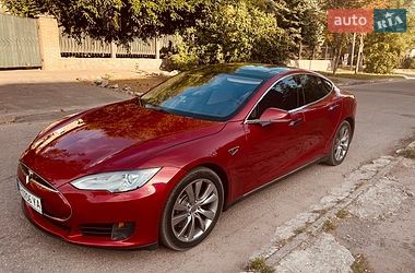 Лифтбек Tesla Model S 2016 в Запорожье