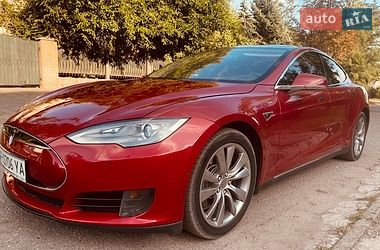 Ліфтбек Tesla Model S 2016 в Запоріжжі