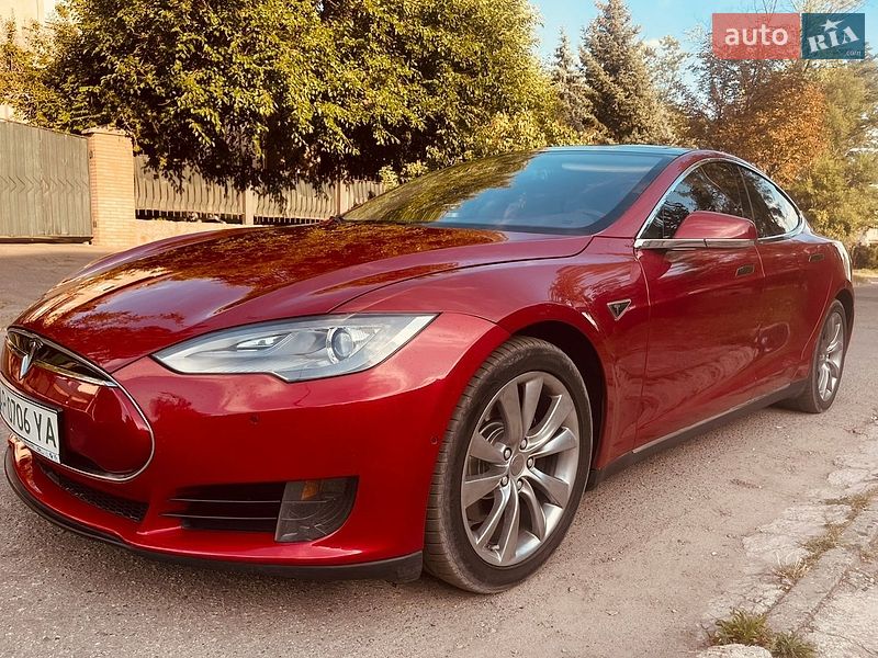 Ліфтбек Tesla Model S 2016 в Запоріжжі