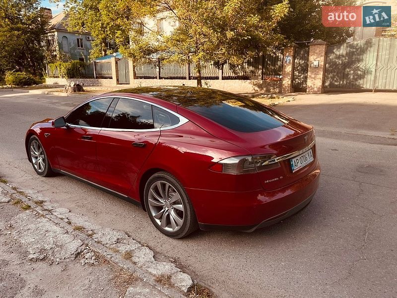 Ліфтбек Tesla Model S 2016 в Запоріжжі