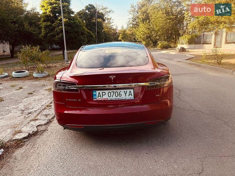 Ліфтбек Tesla Model S 2016 в Запоріжжі