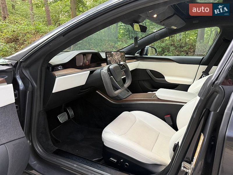 Лифтбек Tesla Model S 2021 в Львове