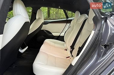 Лифтбек Tesla Model S 2021 в Львове