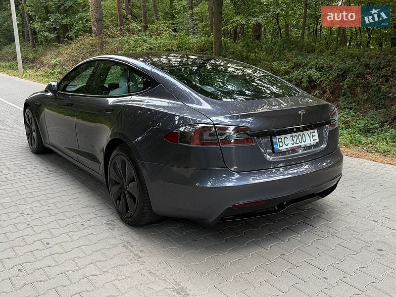 Лифтбек Tesla Model S 2021 в Львове