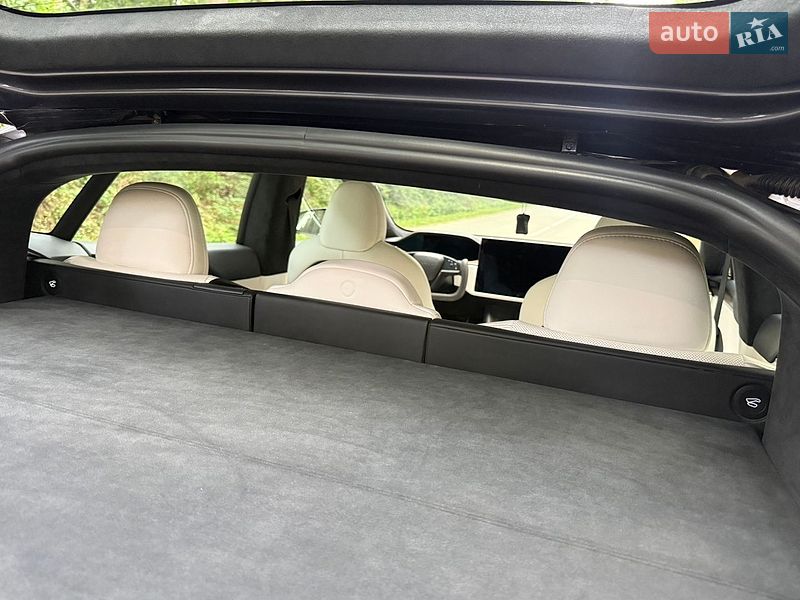 Лифтбек Tesla Model S 2021 в Львове