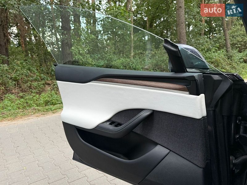 Лифтбек Tesla Model S 2021 в Львове