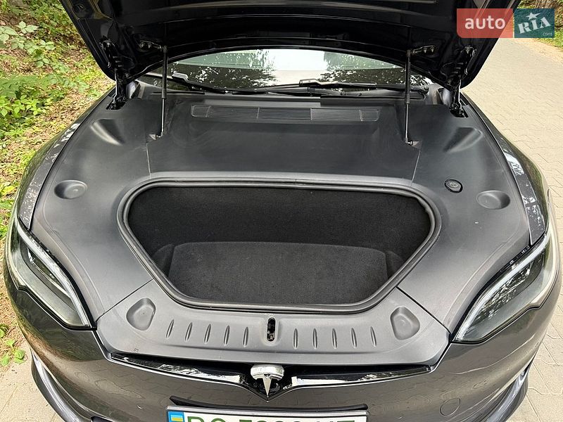 Лифтбек Tesla Model S 2021 в Львове