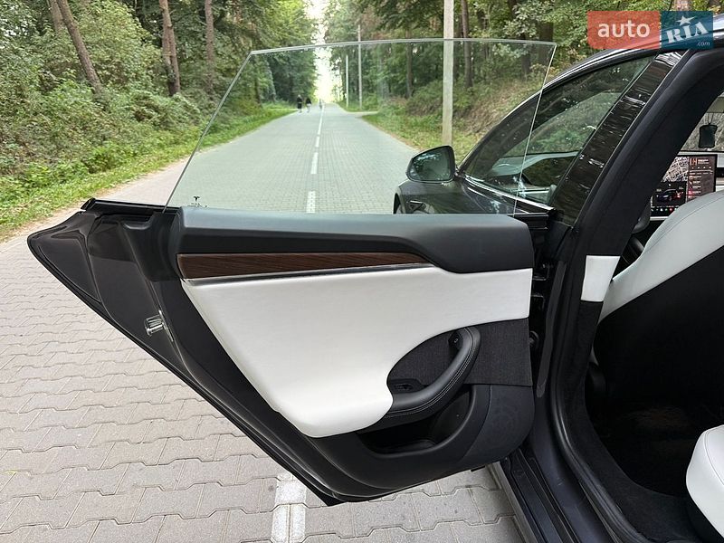 Лифтбек Tesla Model S 2021 в Львове