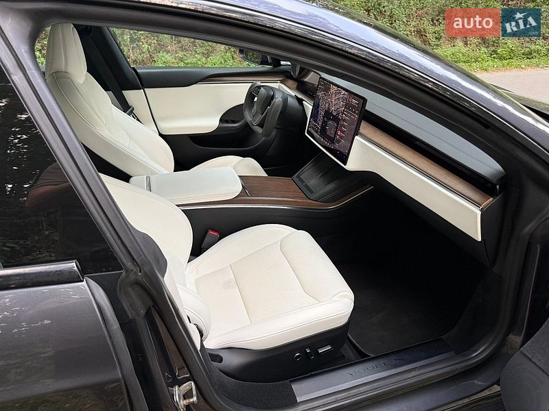 Лифтбек Tesla Model S 2021 в Львове