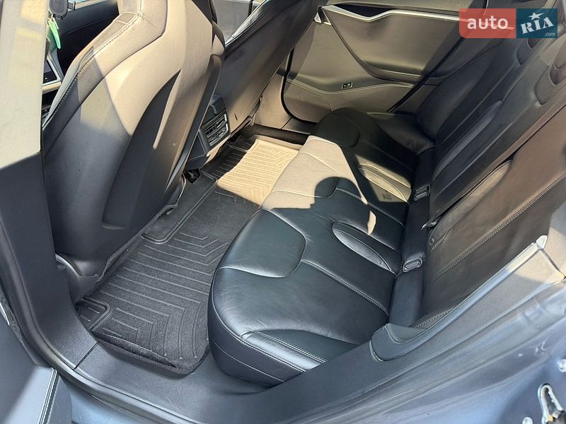 Лифтбек Tesla Model S 2014 в Черновцах