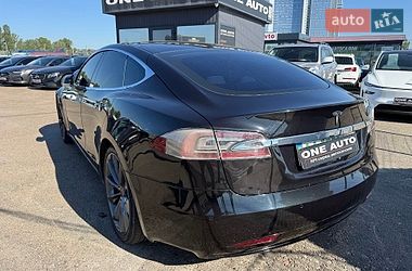 Ліфтбек Tesla Model S 2016 в Києві