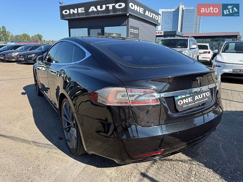 Ліфтбек Tesla Model S 2016 в Києві