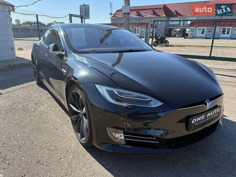 Ліфтбек Tesla Model S 2016 в Києві