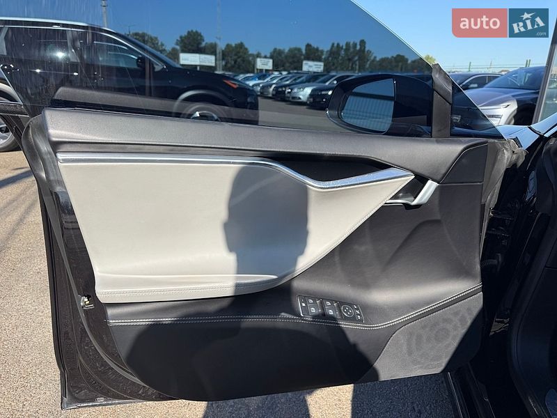 Ліфтбек Tesla Model S 2016 в Києві