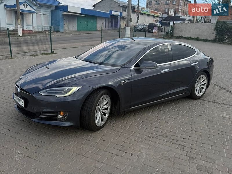 Лифтбек Tesla Model S 2018 в Первомайске