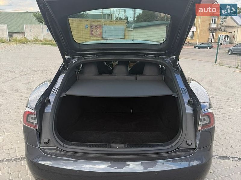 Лифтбек Tesla Model S 2018 в Первомайске
