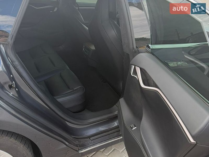 Лифтбек Tesla Model S 2018 в Первомайске