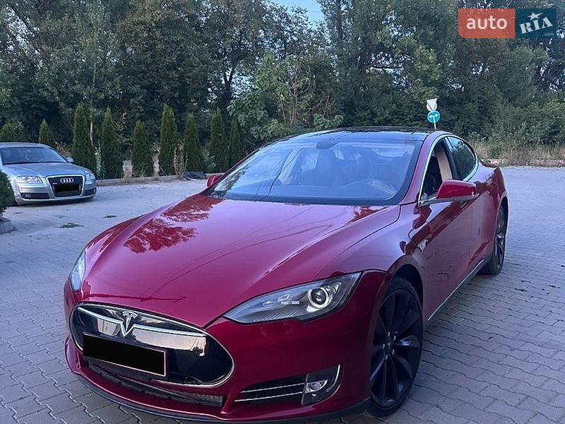 Лифтбек Tesla Model S 2012 в Бучаче