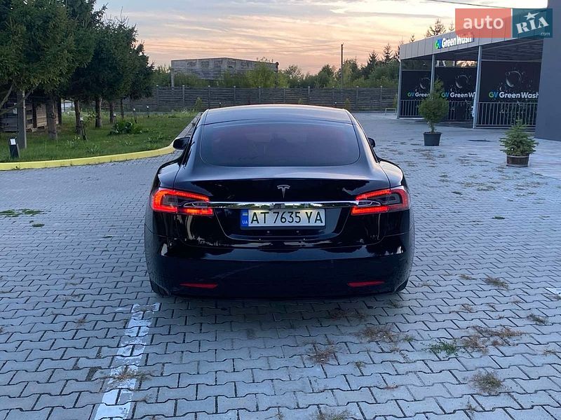 Ліфтбек Tesla Model S 2016 в Івано-Франківську