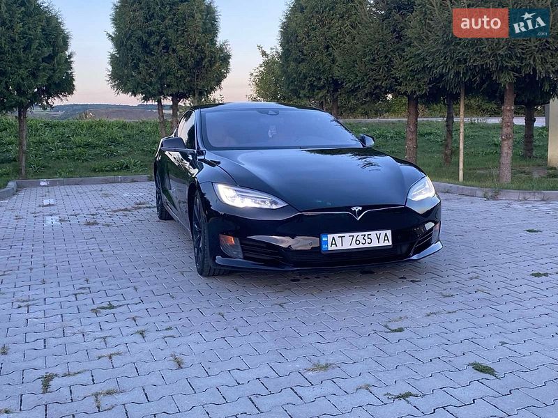 Ліфтбек Tesla Model S 2016 в Івано-Франківську