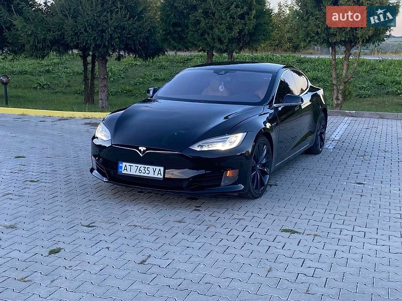 Ліфтбек Tesla Model S 2016 в Івано-Франківську