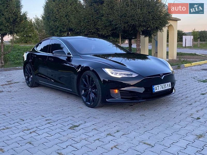 Ліфтбек Tesla Model S 2016 в Івано-Франківську