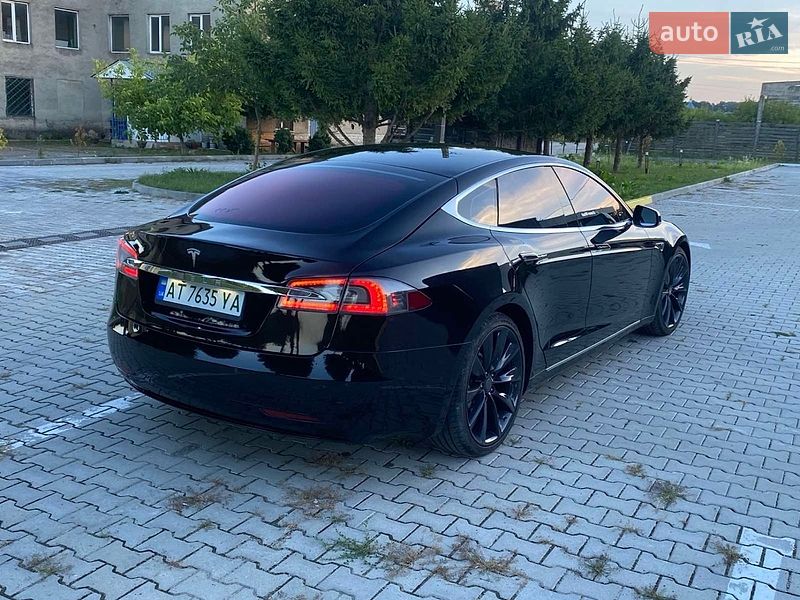 Ліфтбек Tesla Model S 2016 в Івано-Франківську