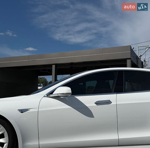 Ліфтбек Tesla Model S 2016 в Львові фото 9 Ліфтбек Tesla Model S 2016 в Львові